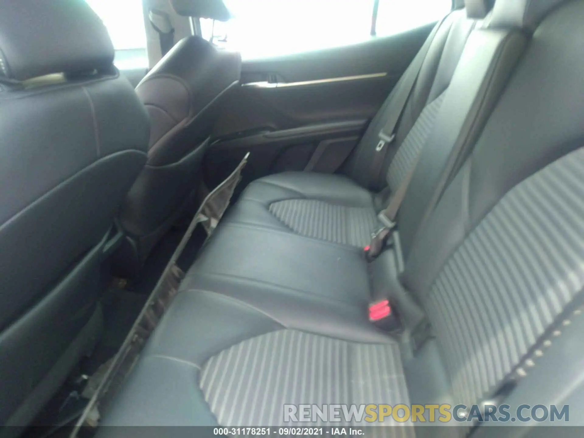 8 Фотография поврежденного автомобиля 4T1G11AK7LU364779 TOYOTA CAMRY 2020