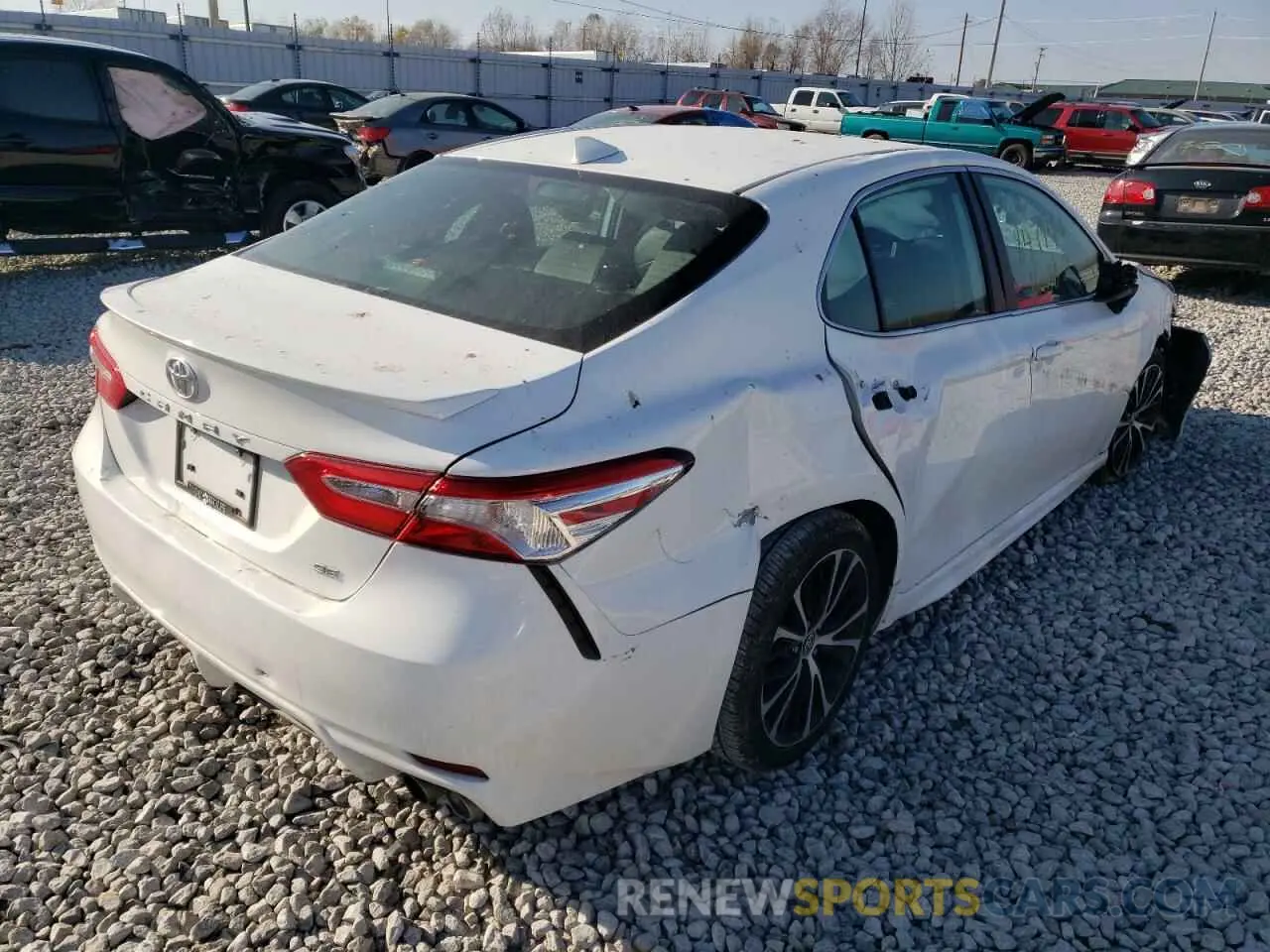 4 Photograph of a damaged car 4T1G11AK7LU370338 TOYOTA CAMRY 2020