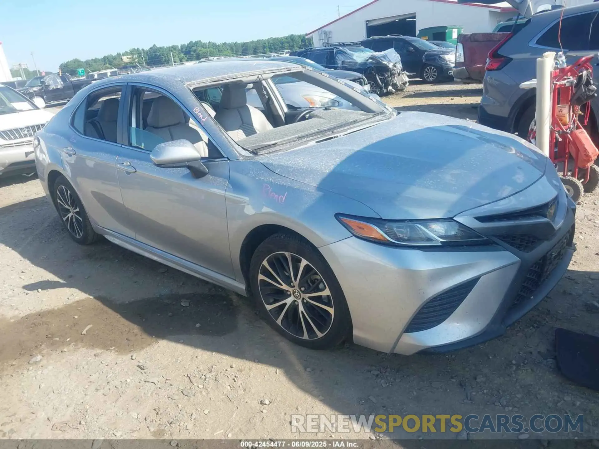 1 Photograph of a damaged car 4T1G11AK7LU502675 TOYOTA CAMRY 2020