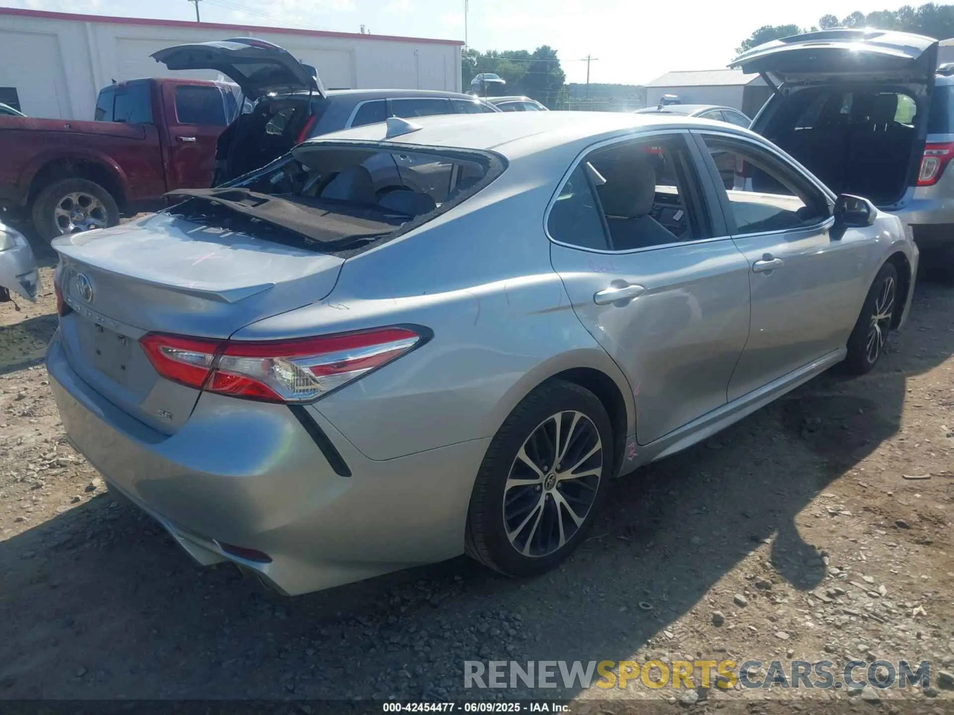 4 Photograph of a damaged car 4T1G11AK7LU502675 TOYOTA CAMRY 2020