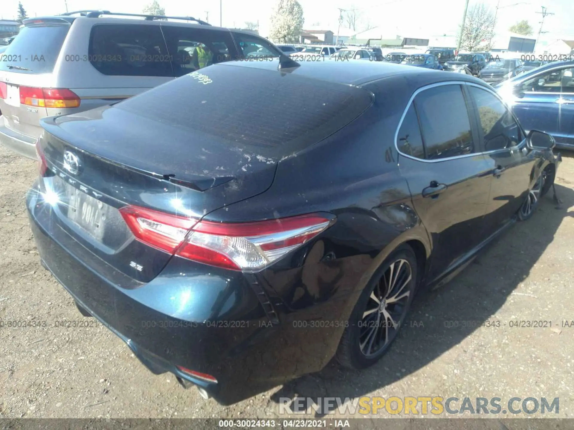 4 Photograph of a damaged car 4T1G11AK7LU879717 TOYOTA CAMRY 2020