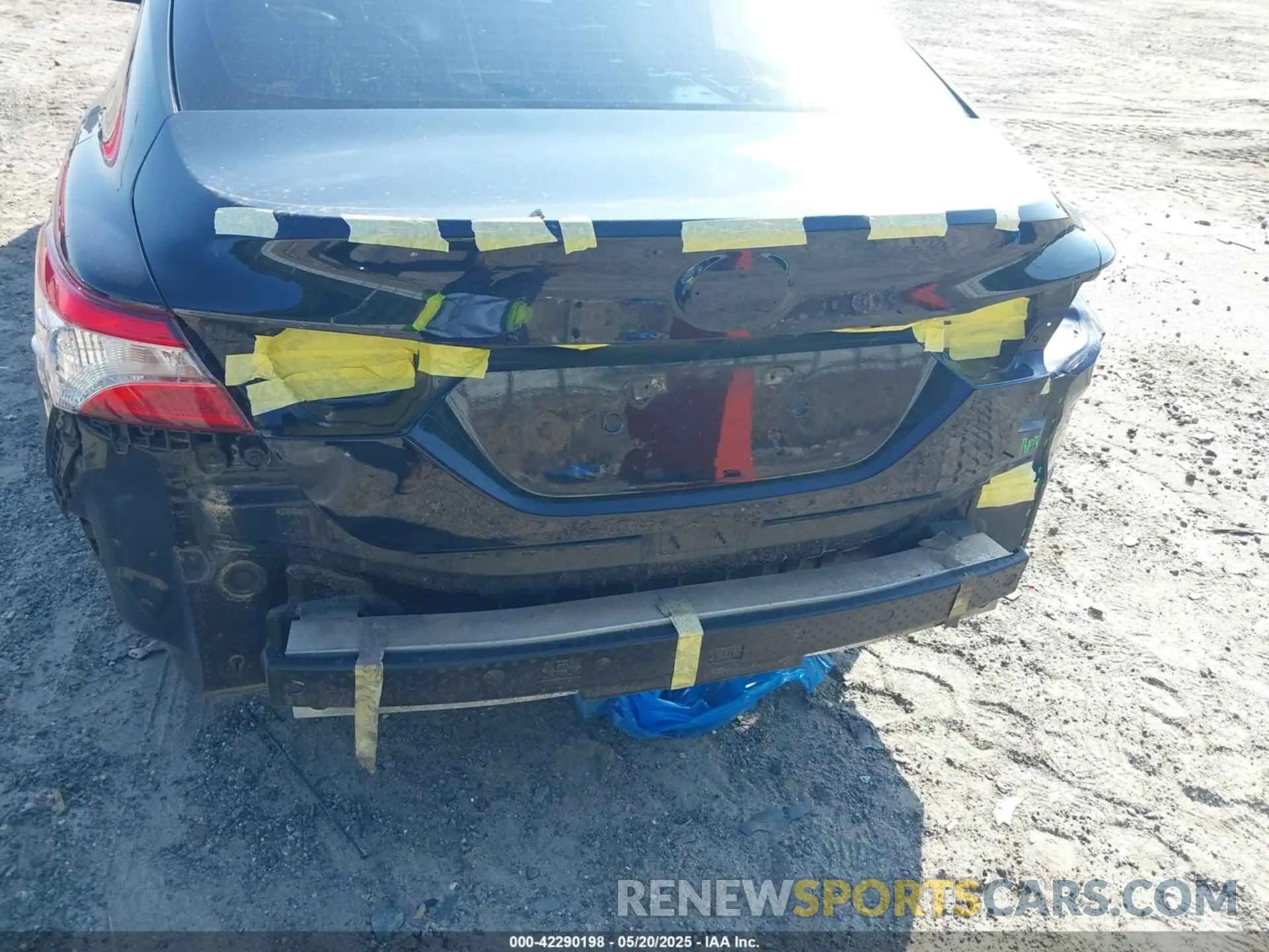 6 Photograph of a damaged car 4T1G11AK7LU905104 TOYOTA CAMRY 2020