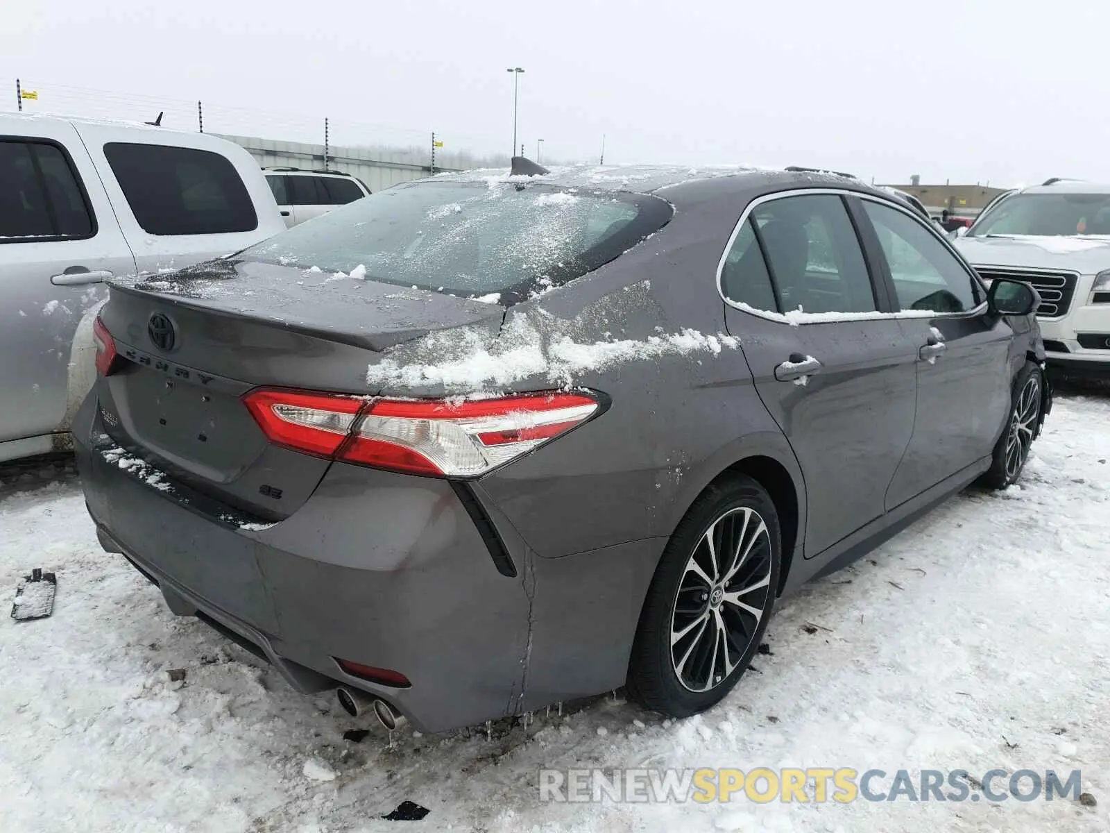 4 Photograph of a damaged car 4T1G11AK7LU906740 TOYOTA CAMRY 2020