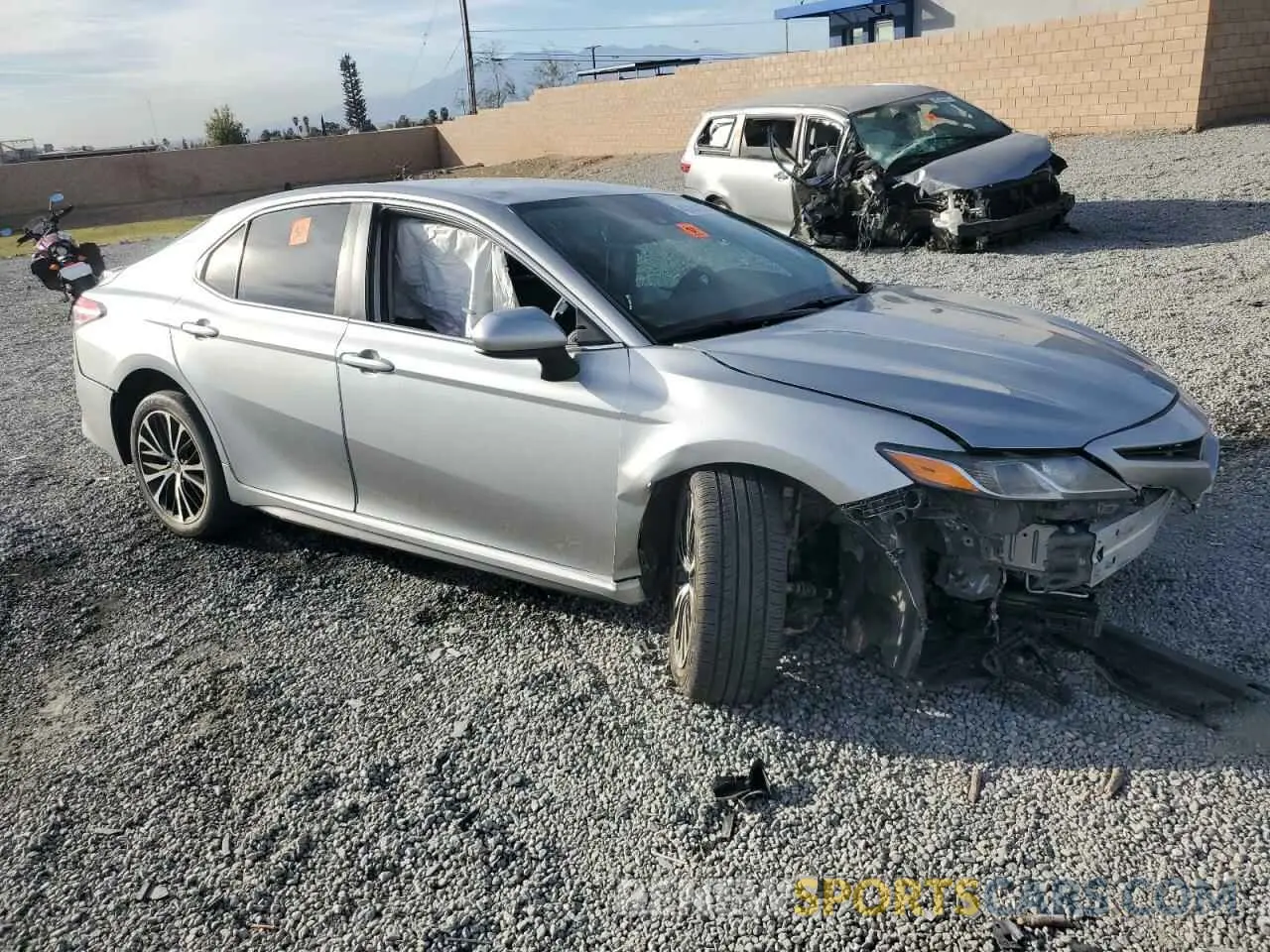 4 Photograph of a damaged car 4T1G11AK7LU965044 TOYOTA CAMRY 2020