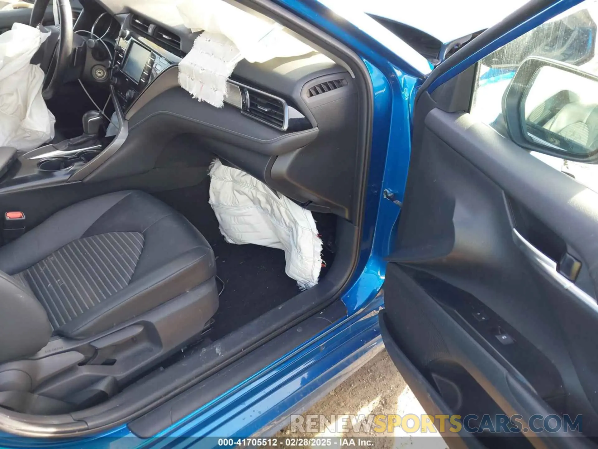 5 Photograph of a damaged car 4T1G11AK8LU304591 TOYOTA CAMRY 2020
