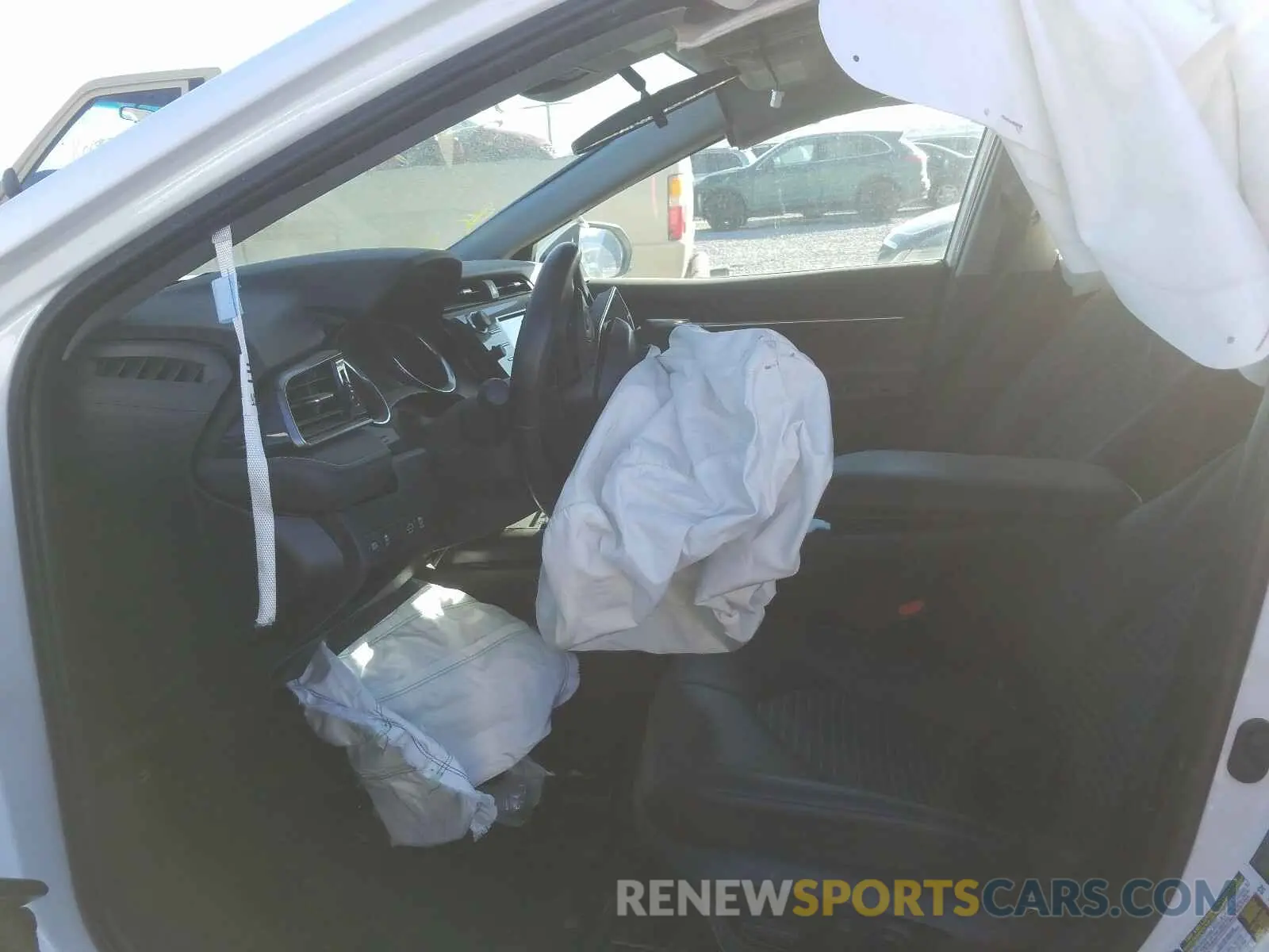 5 Photograph of a damaged car 4T1G11AK8LU325926 TOYOTA CAMRY 2020
