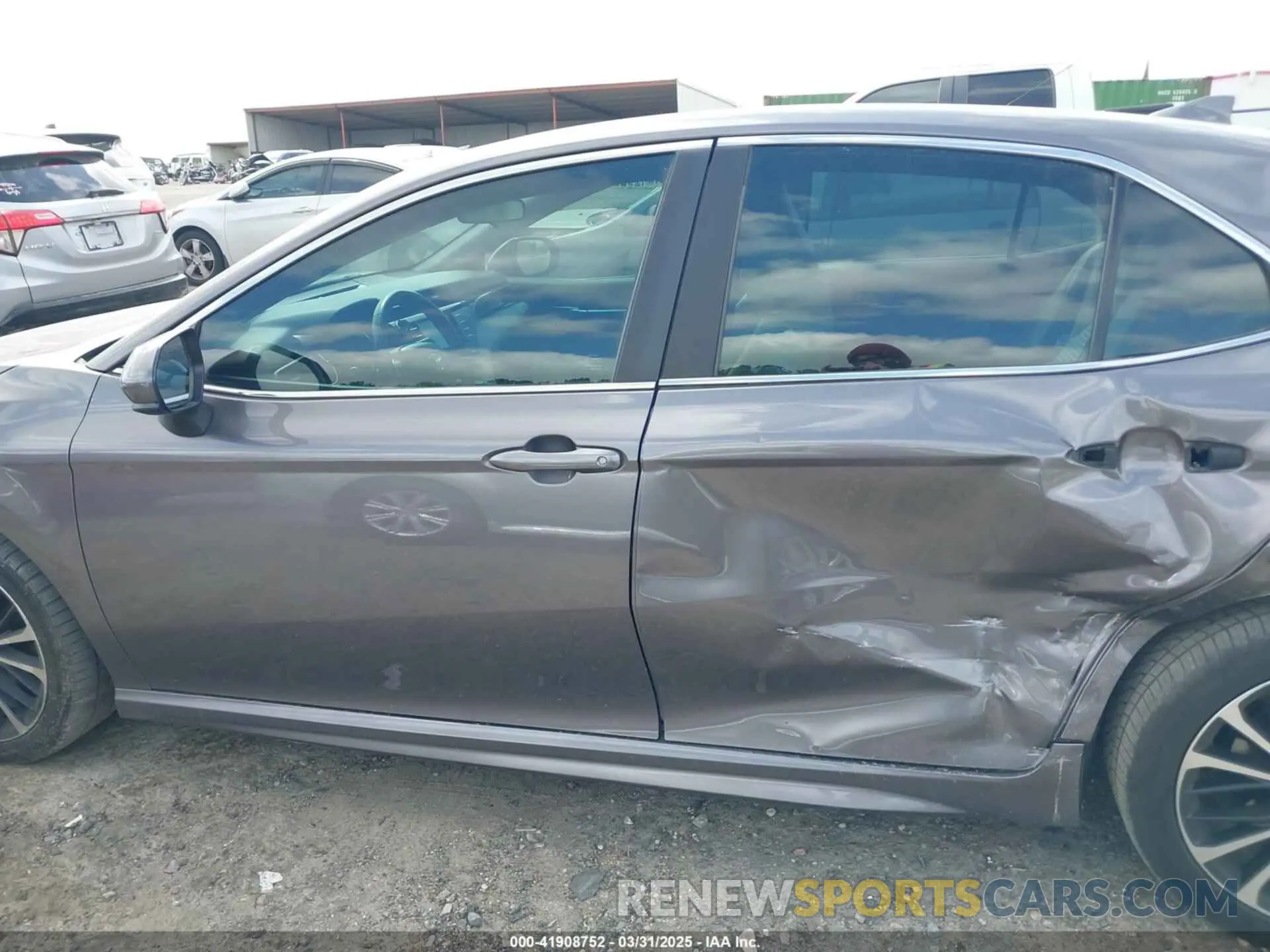 14 Photograph of a damaged car 4T1G11AK8LU335338 TOYOTA CAMRY 2020