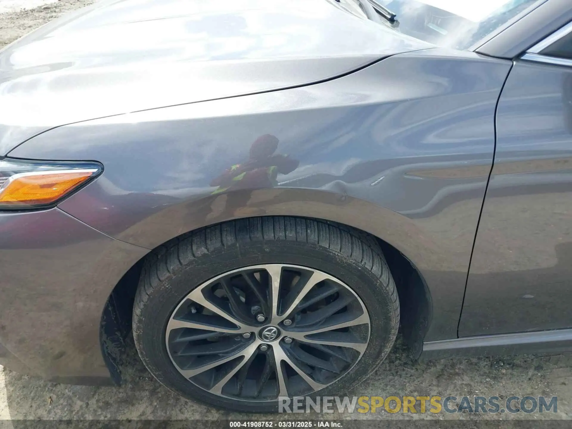 17 Photograph of a damaged car 4T1G11AK8LU335338 TOYOTA CAMRY 2020