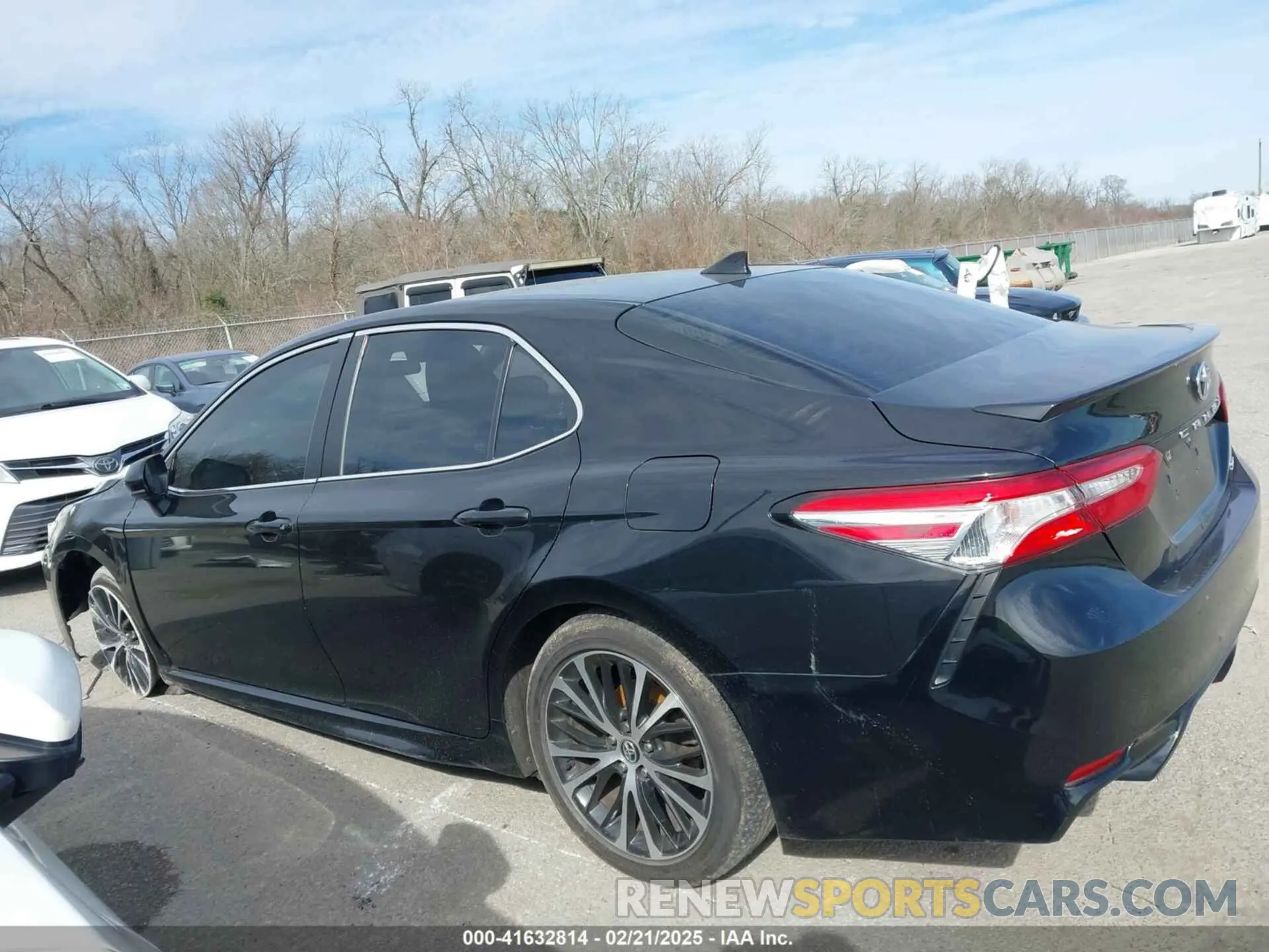 14 Photograph of a damaged car 4T1G11AK8LU346372 TOYOTA CAMRY 2020