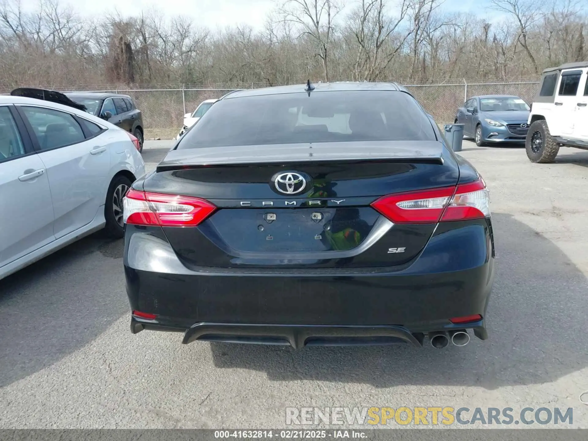 16 Photograph of a damaged car 4T1G11AK8LU346372 TOYOTA CAMRY 2020