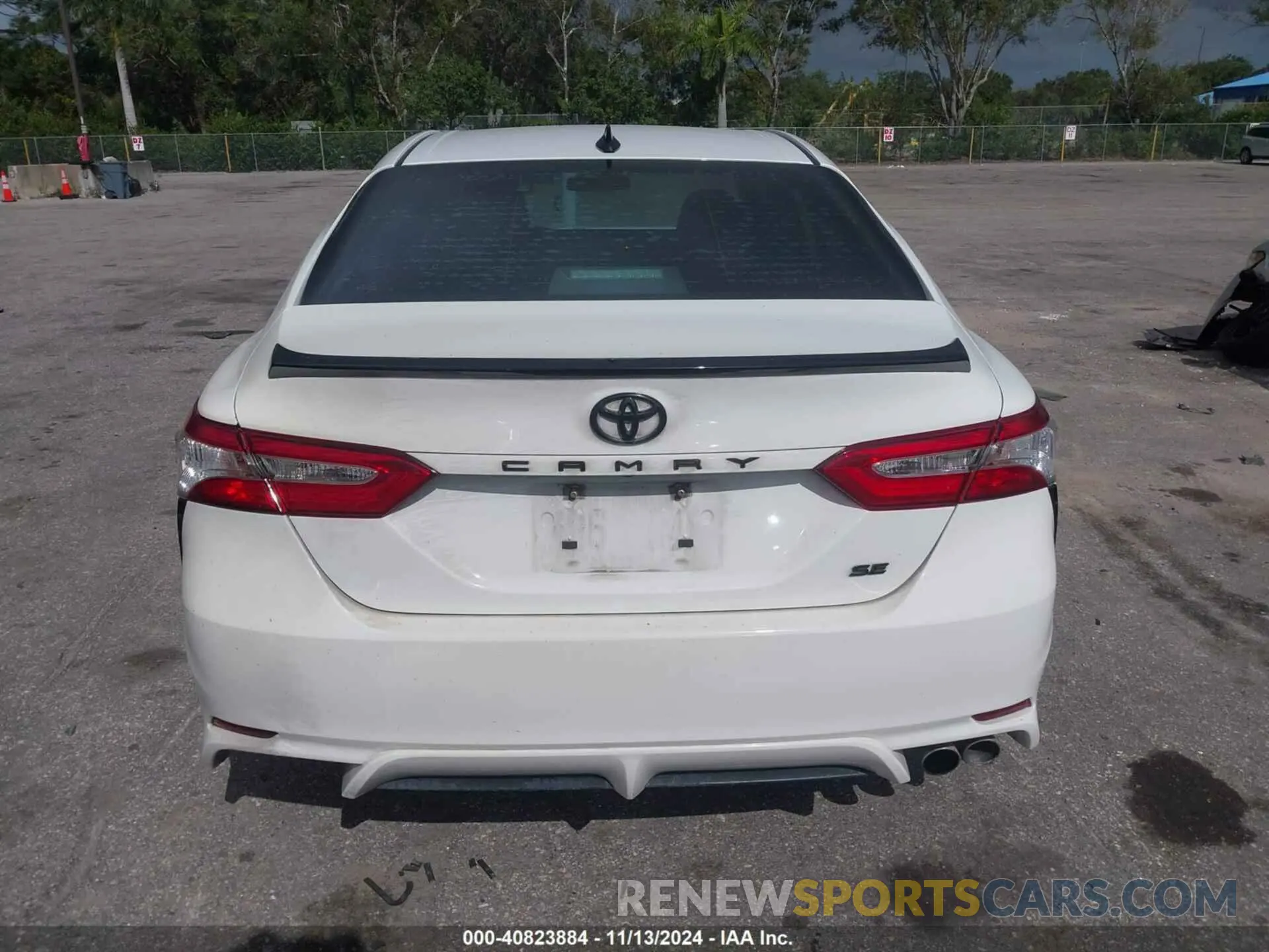16 Photograph of a damaged car 4T1G11AK8LU372177 TOYOTA CAMRY 2020