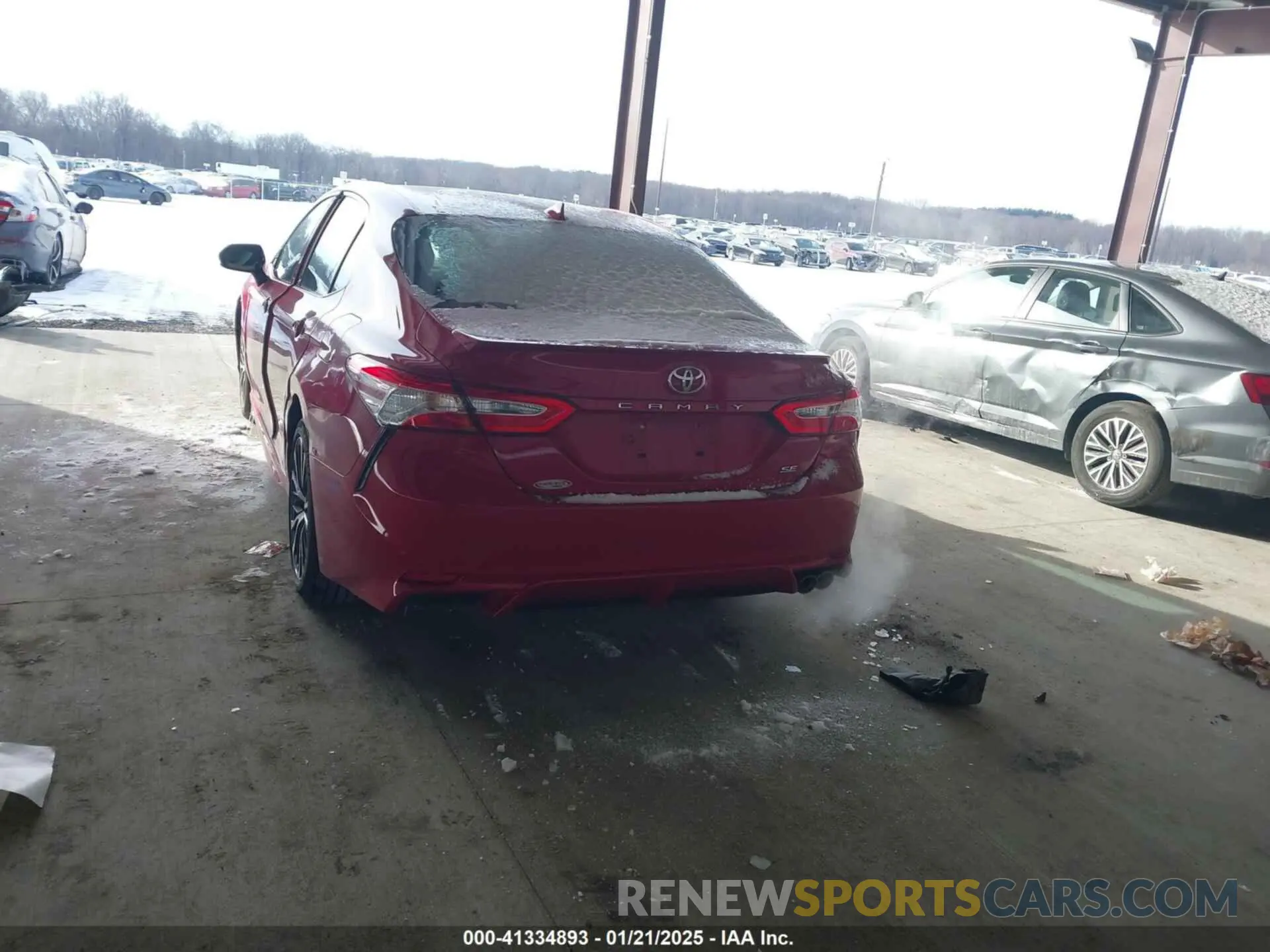 16 Photograph of a damaged car 4T1G11AK8LU390307 TOYOTA CAMRY 2020
