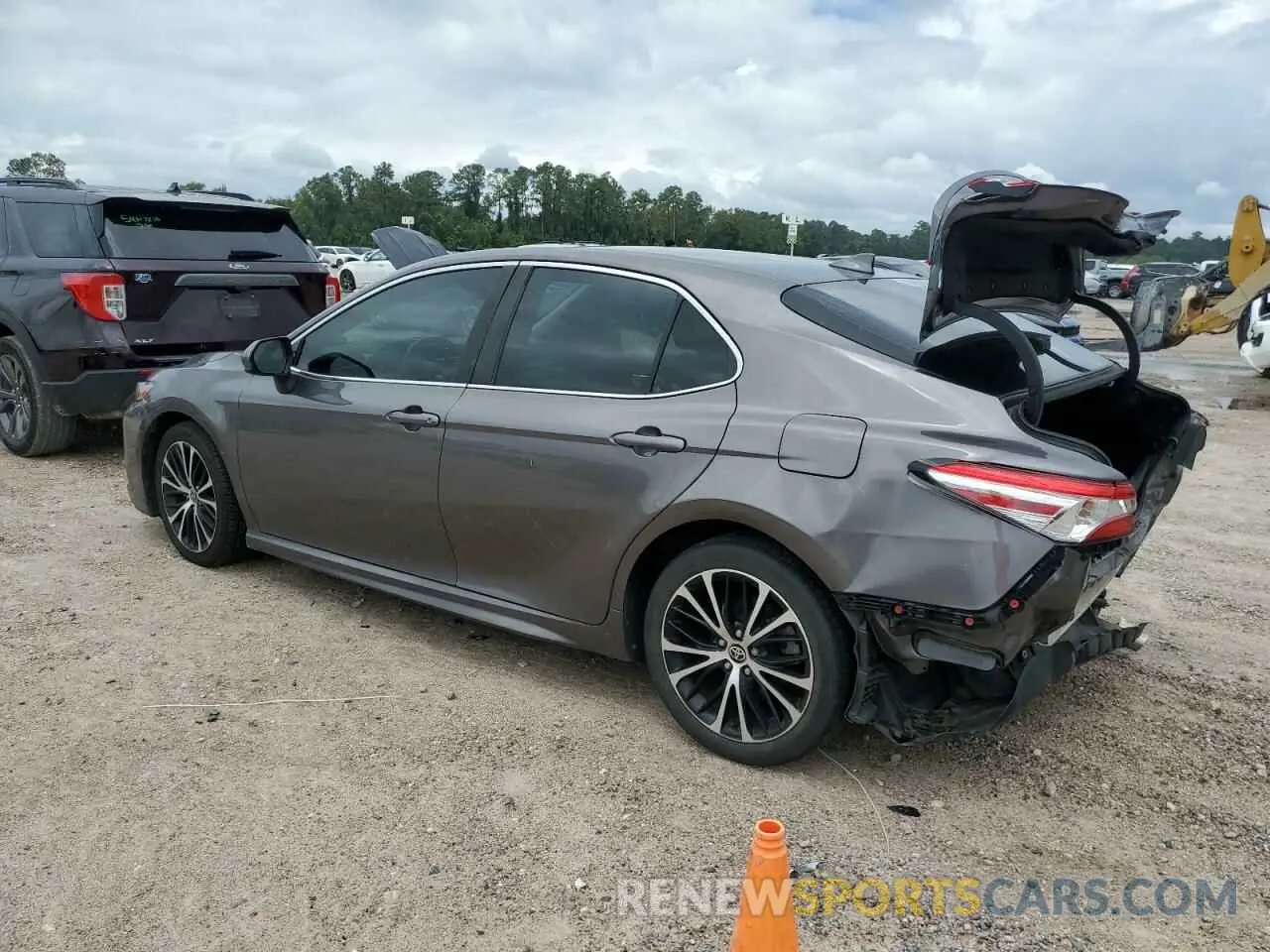 2 Photograph of a damaged car 4T1G11AK8LU502586 TOYOTA CAMRY 2020