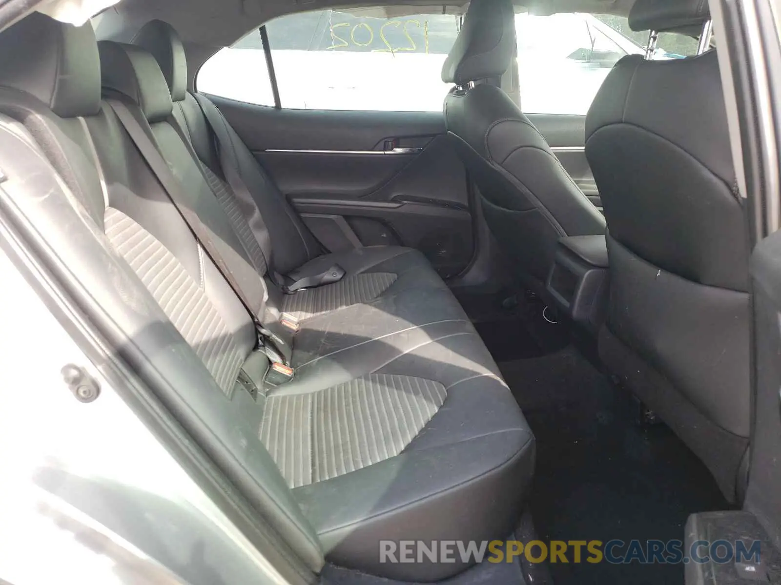 6 Photograph of a damaged car 4T1G11AK8LU504483 TOYOTA CAMRY 2020