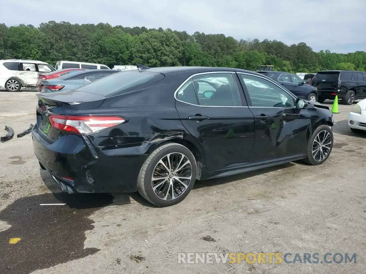 3 Photograph of a damaged car 4T1G11AK8LU895733 TOYOTA CAMRY 2020