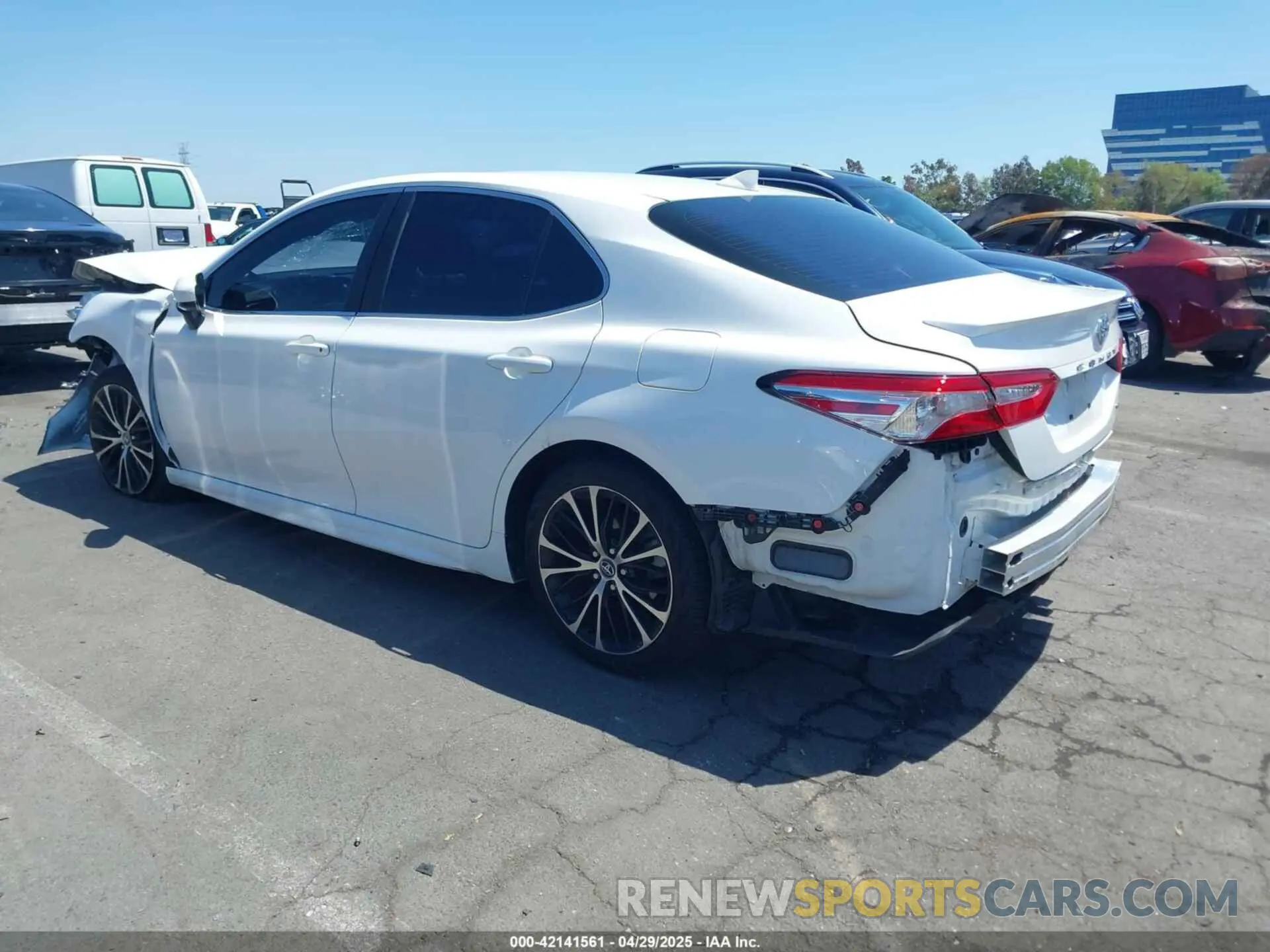 3 Фотография поврежденного автомобиля 4T1G11AK8LU913616 TOYOTA CAMRY 2020