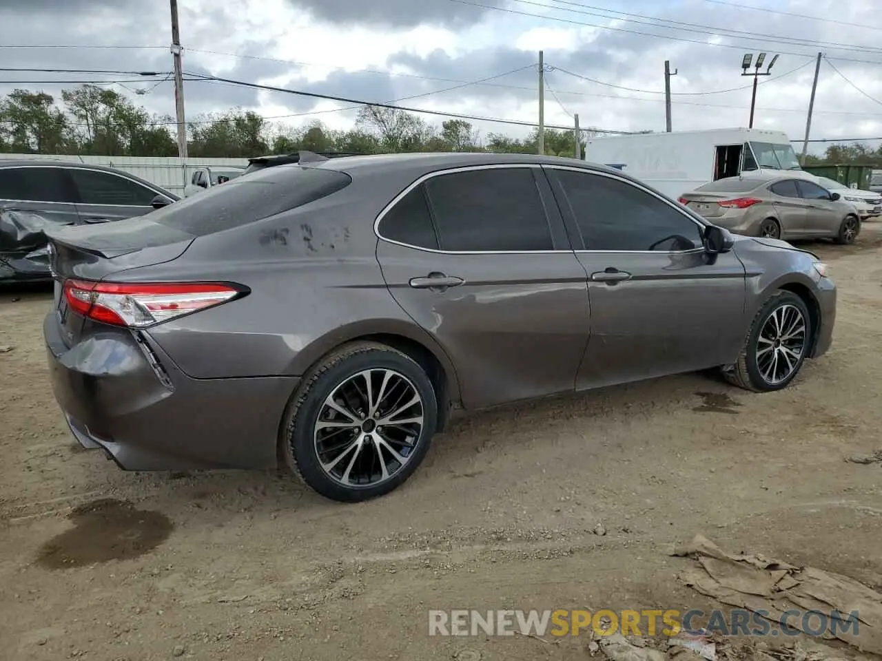 3 Photograph of a damaged car 4T1G11AK8LU929170 TOYOTA CAMRY 2020
