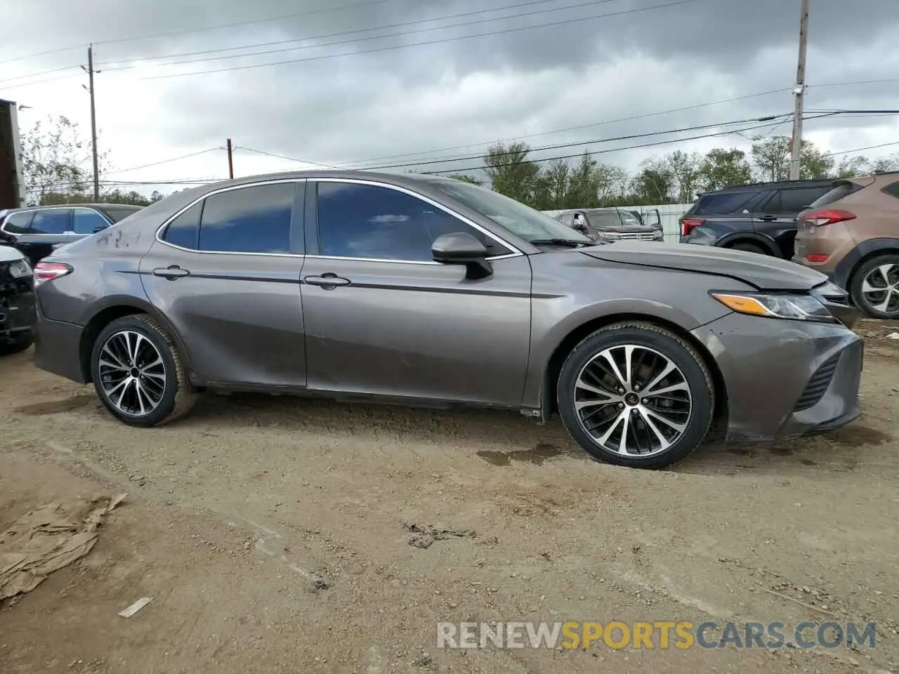 4 Photograph of a damaged car 4T1G11AK8LU929170 TOYOTA CAMRY 2020