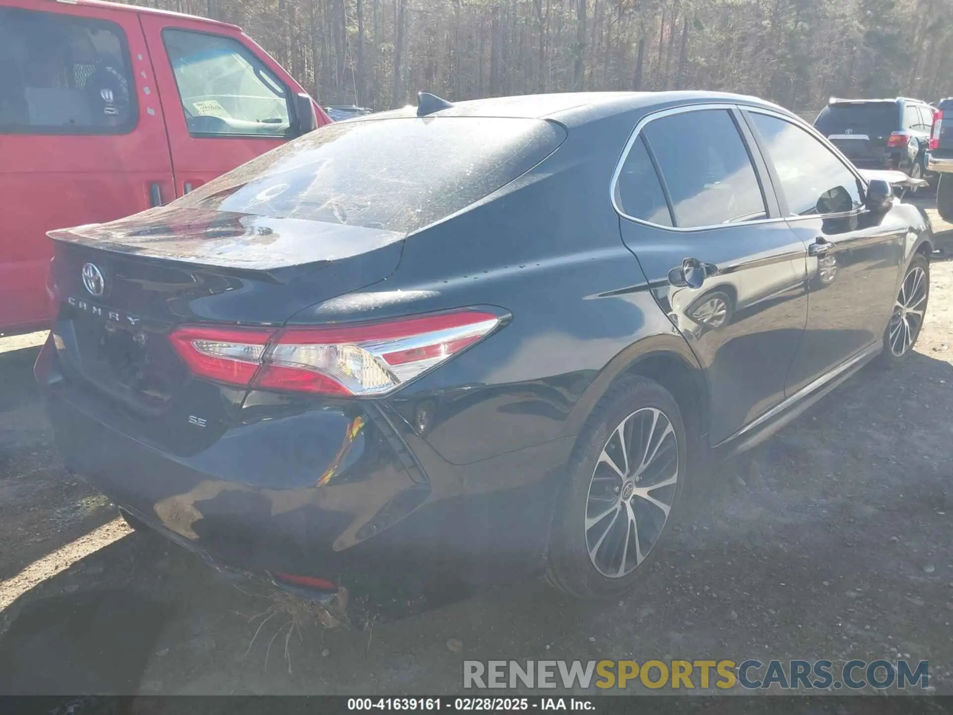 4 Photograph of a damaged car 4T1G11AK8LU957860 TOYOTA CAMRY 2020