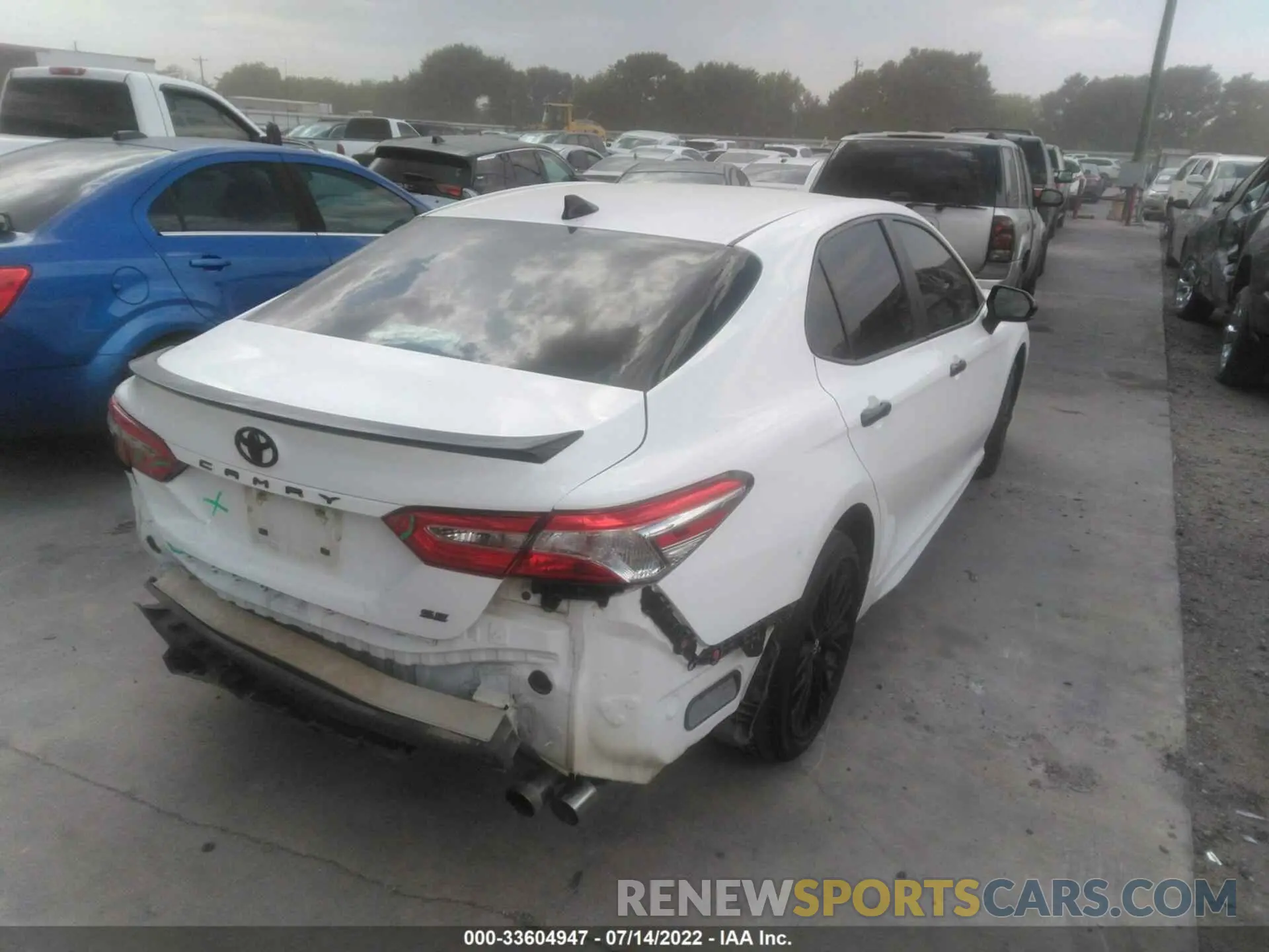 4 Photograph of a damaged car 4T1G11AK9LU309363 TOYOTA CAMRY 2020