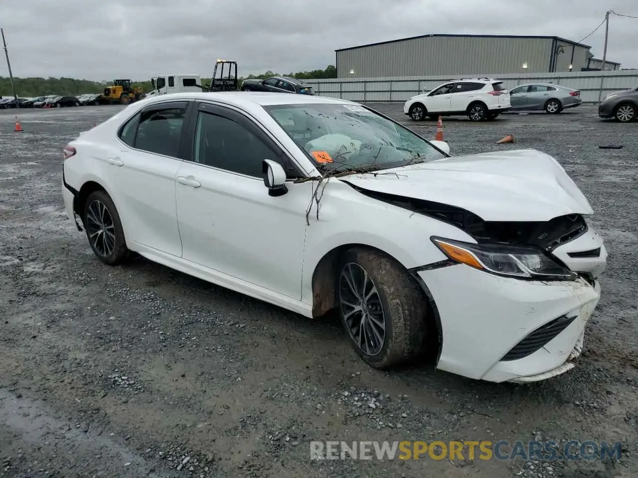 4 Photograph of a damaged car 4T1G11AK9LU345439 TOYOTA CAMRY 2020