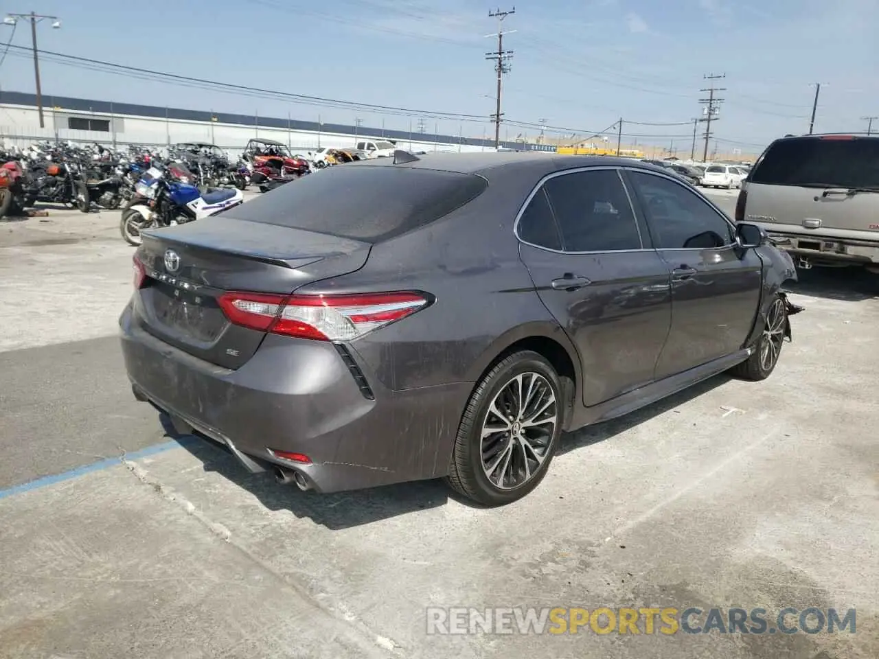 4 Photograph of a damaged car 4T1G11AK9LU345571 TOYOTA CAMRY 2020