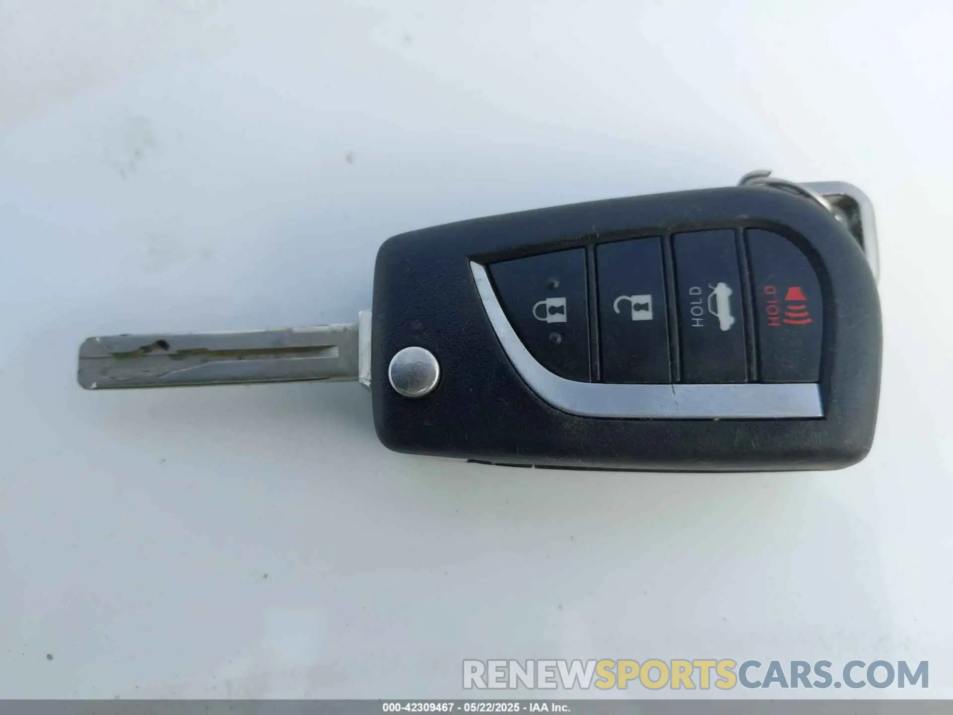 11 Photograph of a damaged car 4T1G11AK9LU351595 TOYOTA CAMRY 2020