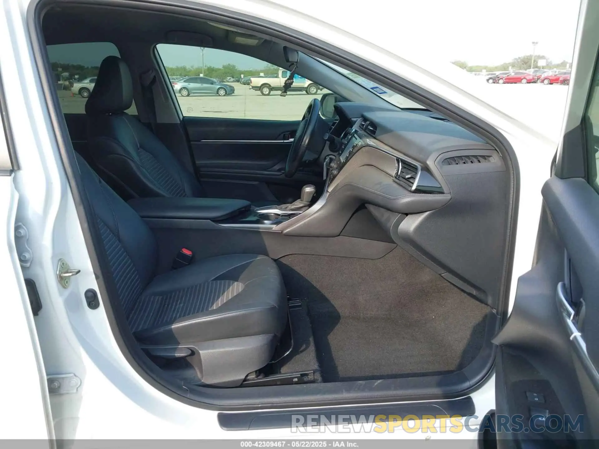 5 Photograph of a damaged car 4T1G11AK9LU351595 TOYOTA CAMRY 2020