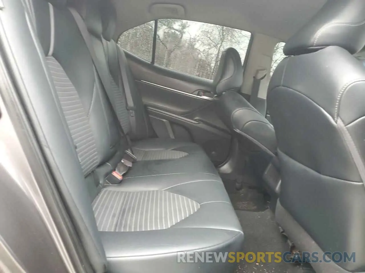 10 Photograph of a damaged car 4T1G11AK9LU882196 TOYOTA CAMRY 2020