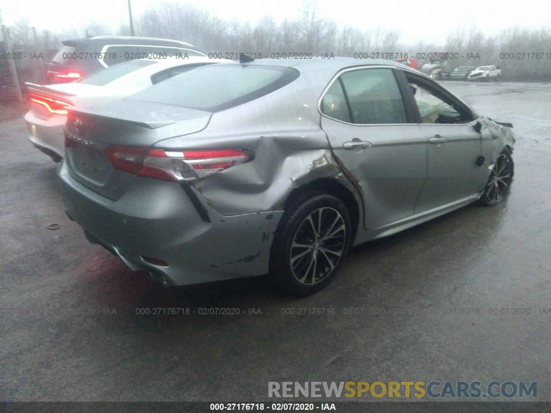 4 Photograph of a damaged car 4T1G11AK9LU905704 TOYOTA CAMRY 2020