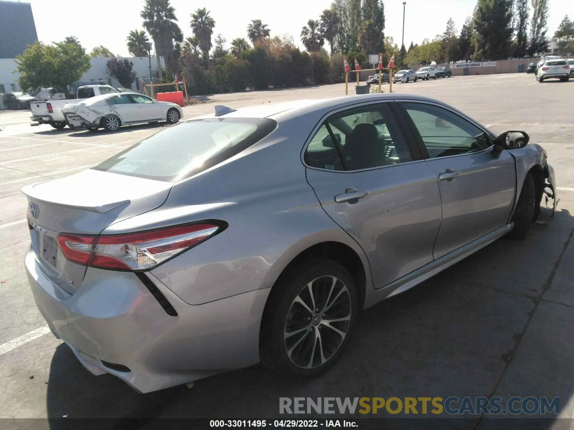 4 Photograph of a damaged car 4T1G11AK9LU930733 TOYOTA CAMRY 2020