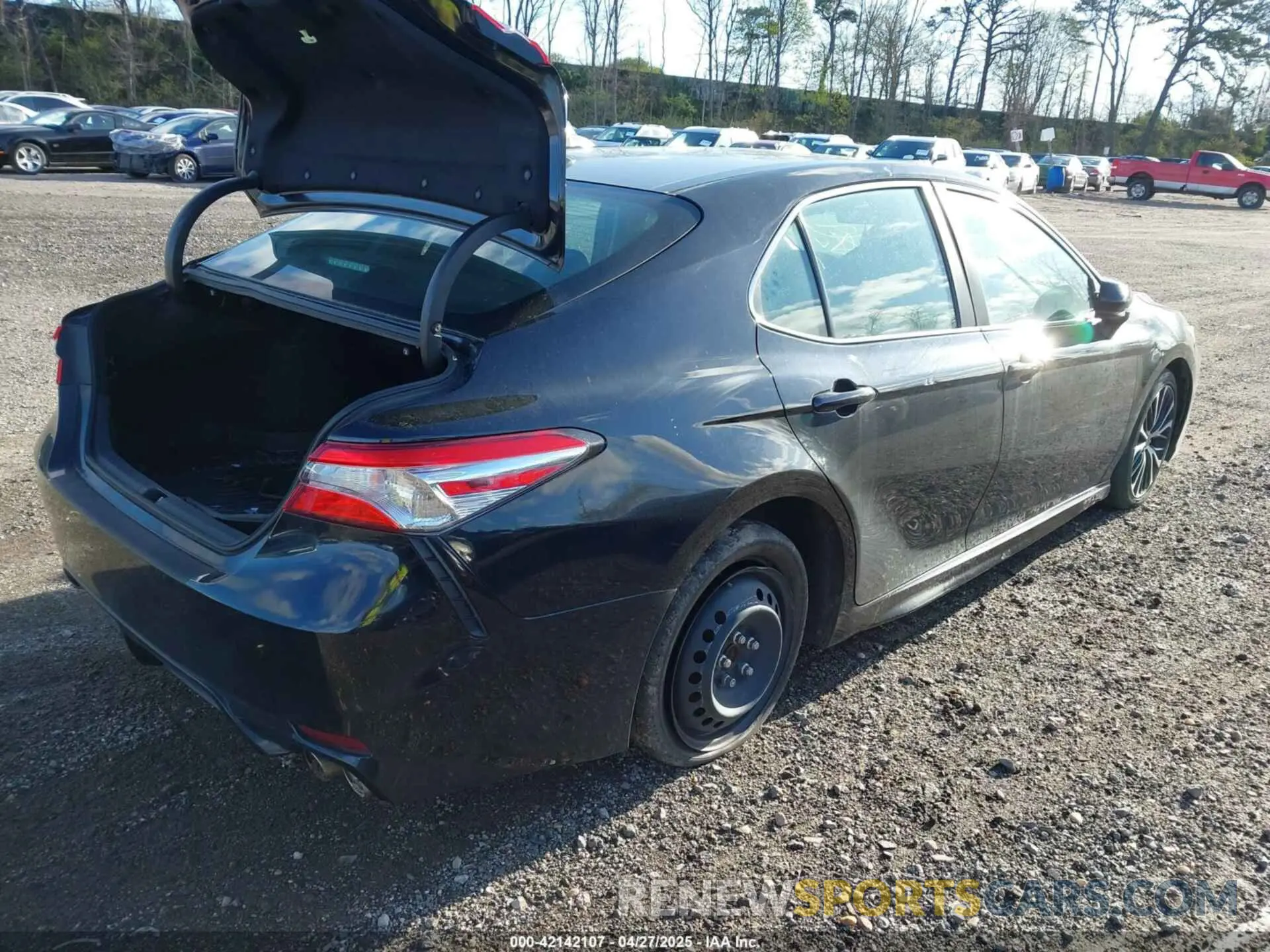 4 Photograph of a damaged car 4T1G11AK9LU968933 TOYOTA CAMRY 2020