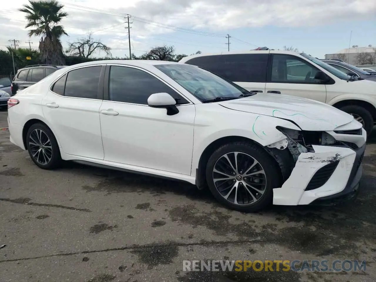 4 Photograph of a damaged car 4T1G11AK9LU970049 TOYOTA CAMRY 2020