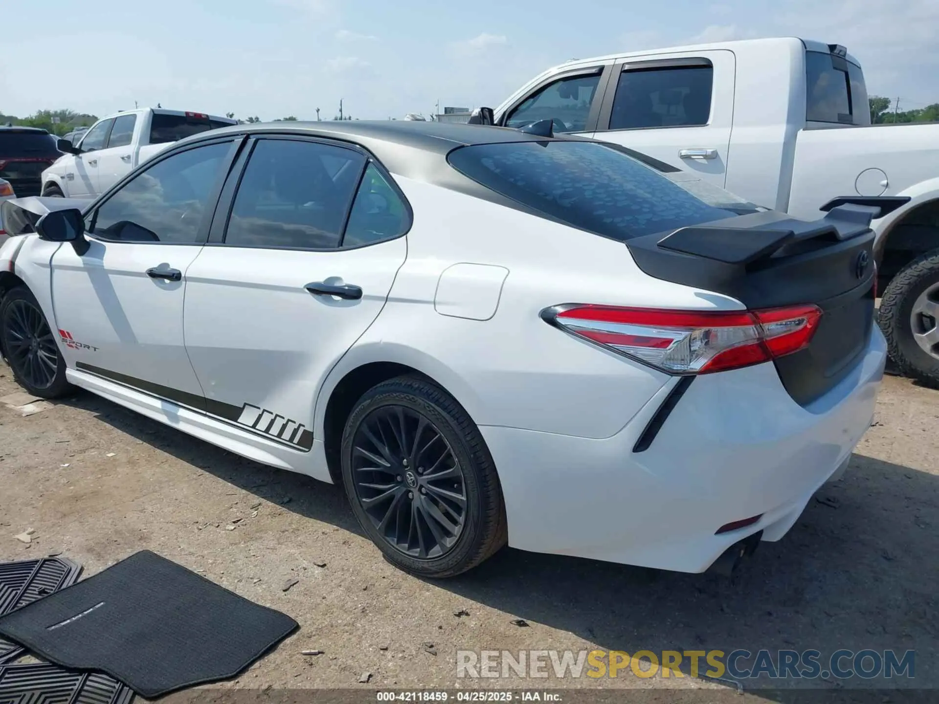 3 Фотография поврежденного автомобиля 4T1G11AKXLU308531 TOYOTA CAMRY 2020