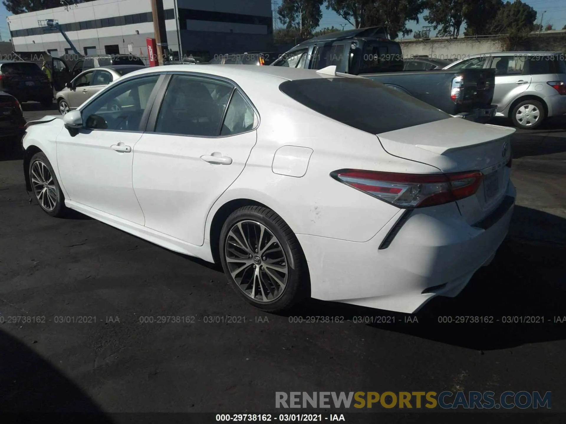 3 Фотография поврежденного автомобиля 4T1G11AKXLU312532 TOYOTA CAMRY 2020