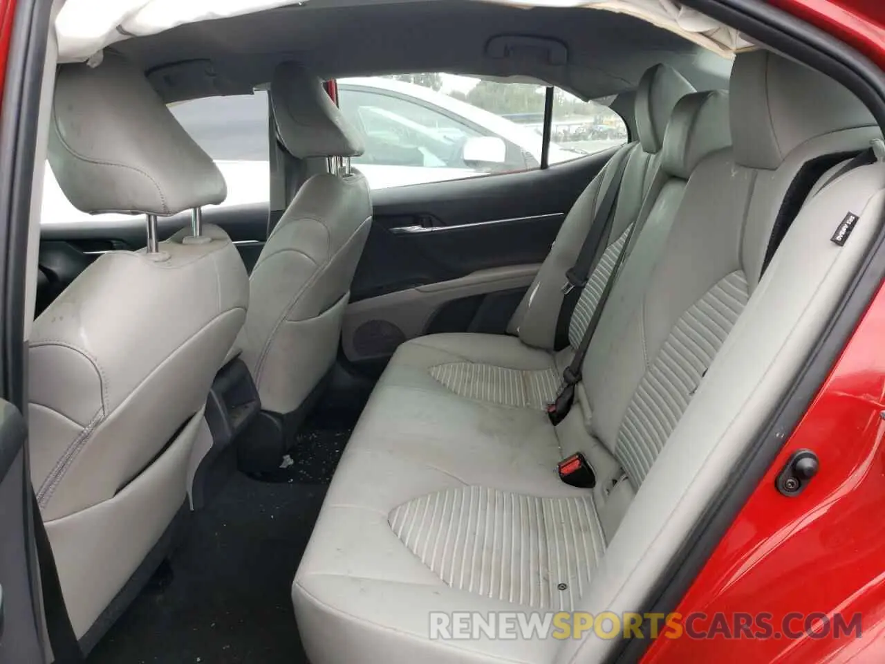 6 Photograph of a damaged car 4T1G11AKXLU332926 TOYOTA CAMRY 2020