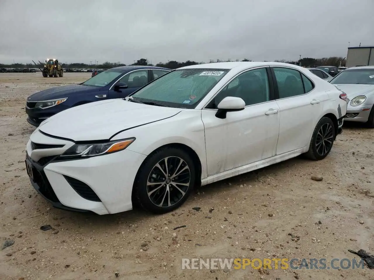 1 Photograph of a damaged car 4T1G11AKXLU347961 TOYOTA CAMRY 2020