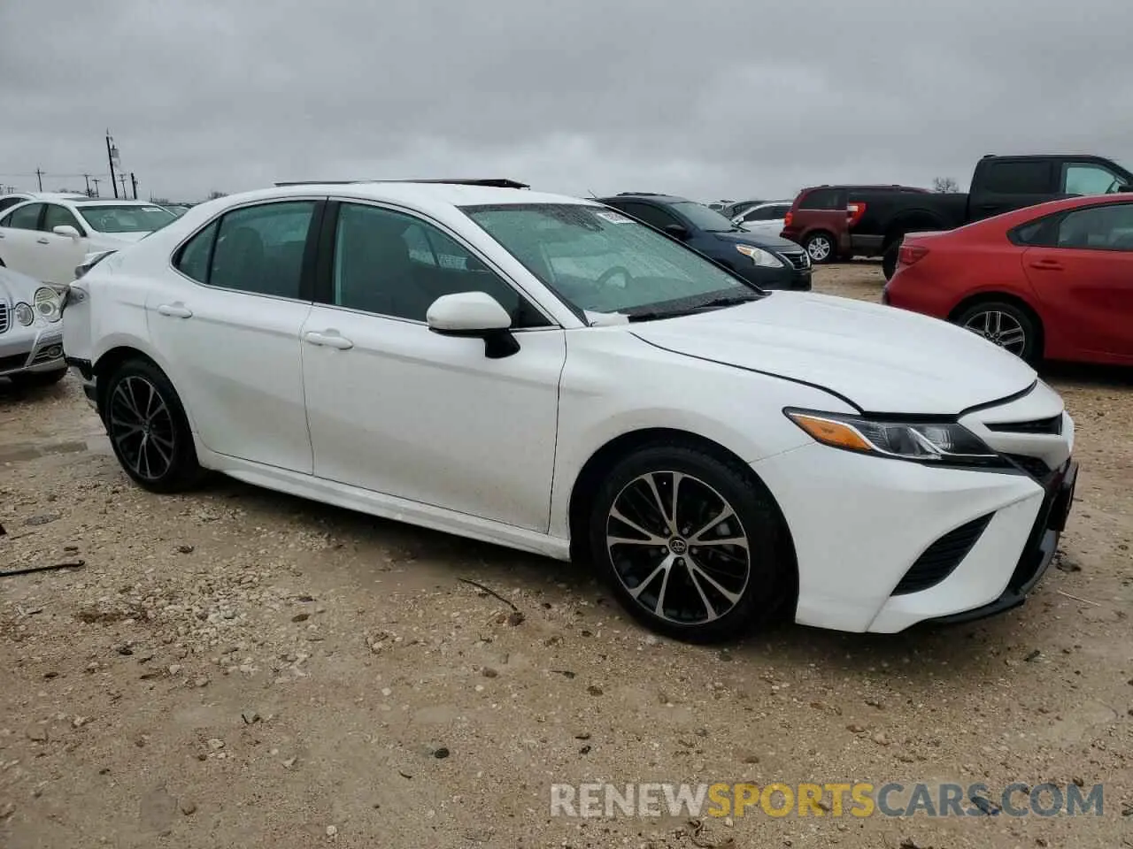 4 Photograph of a damaged car 4T1G11AKXLU347961 TOYOTA CAMRY 2020