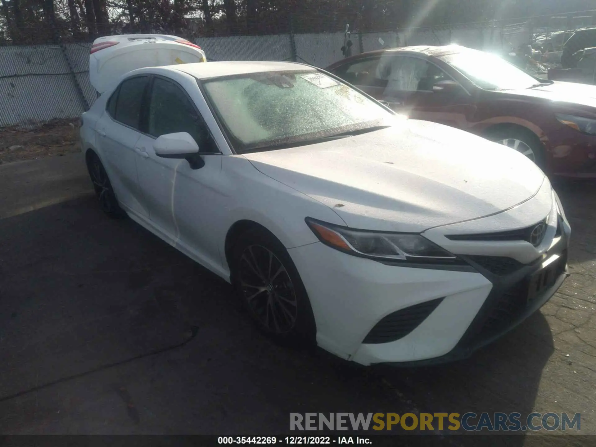 1 Фотография поврежденного автомобиля 4T1G11AKXLU354733 TOYOTA CAMRY 2020