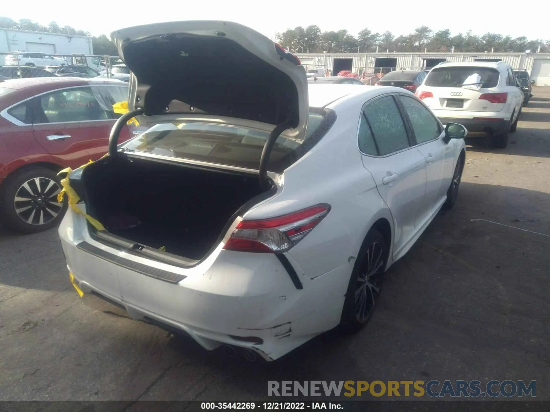 4 Фотография поврежденного автомобиля 4T1G11AKXLU354733 TOYOTA CAMRY 2020