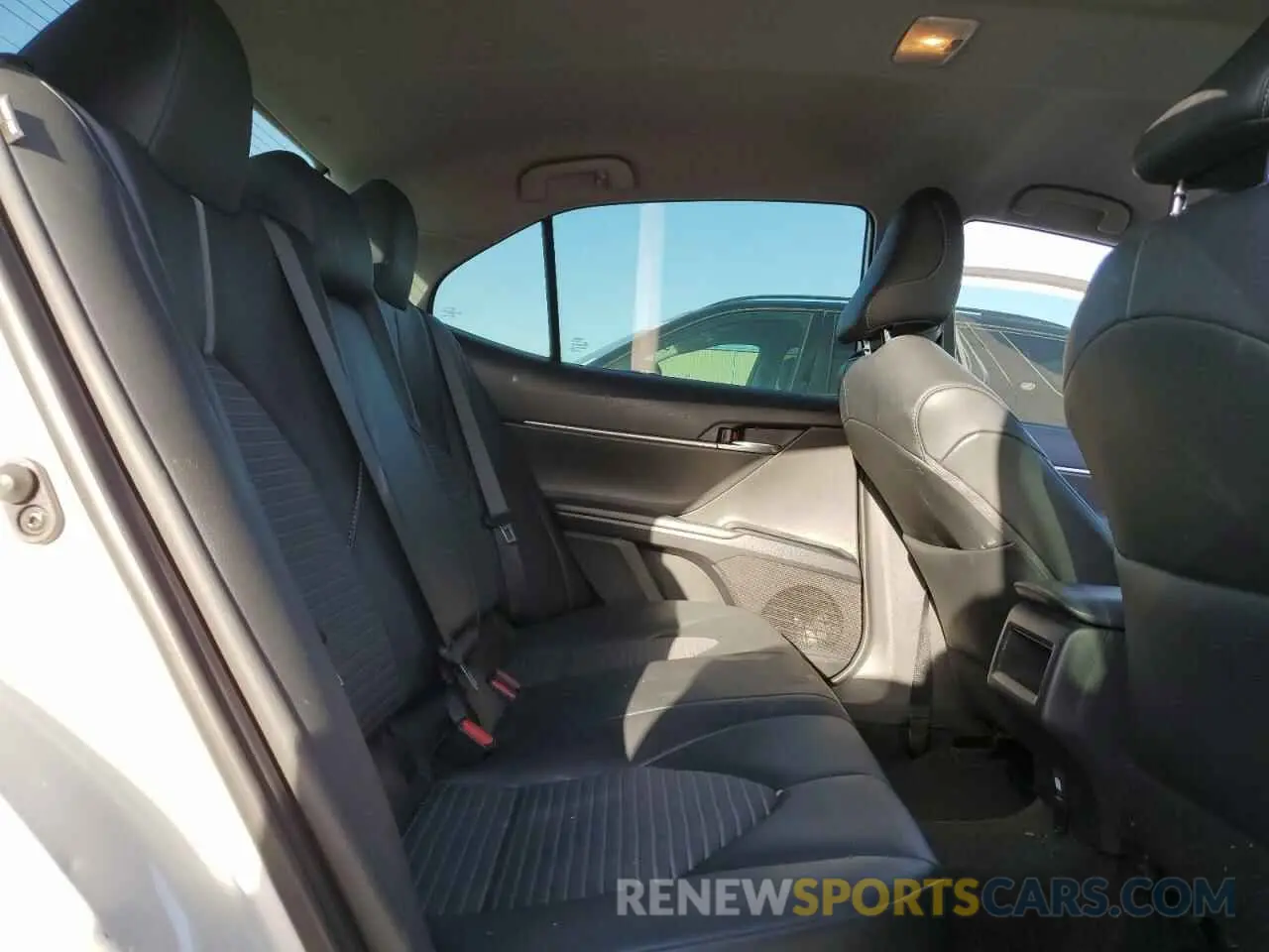 10 Photograph of a damaged car 4T1G11AKXLU362346 TOYOTA CAMRY 2020