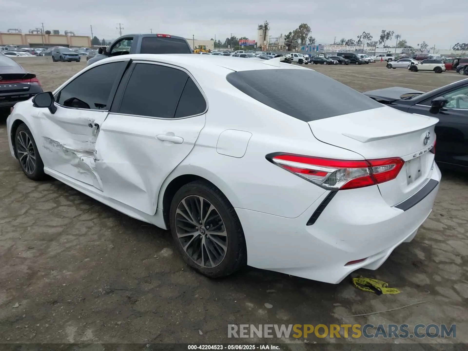 3 Photograph of a damaged car 4T1G11AKXLU373962 TOYOTA CAMRY 2020