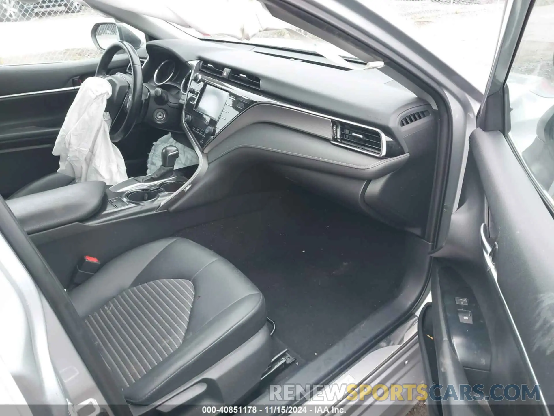 5 Photograph of a damaged car 4T1G11AKXLU377381 TOYOTA CAMRY 2020