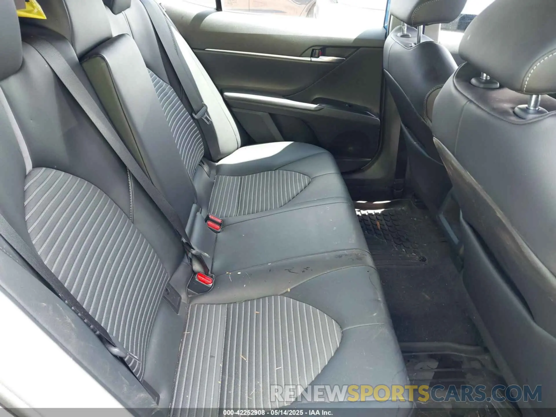 8 Фотография поврежденного автомобиля 4T1G11AKXLU394844 TOYOTA CAMRY 2020