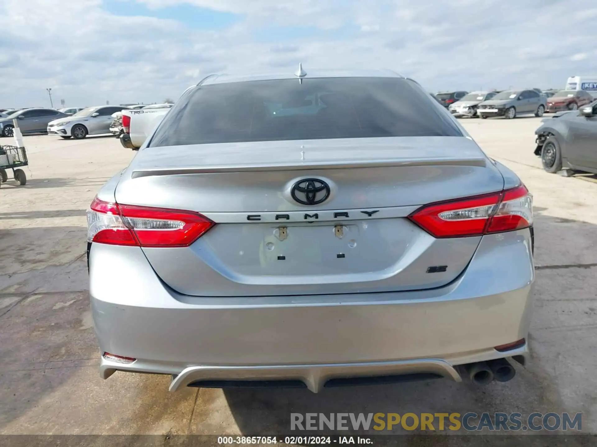 16 Photograph of a damaged car 4T1G11AKXLU510995 TOYOTA CAMRY 2020