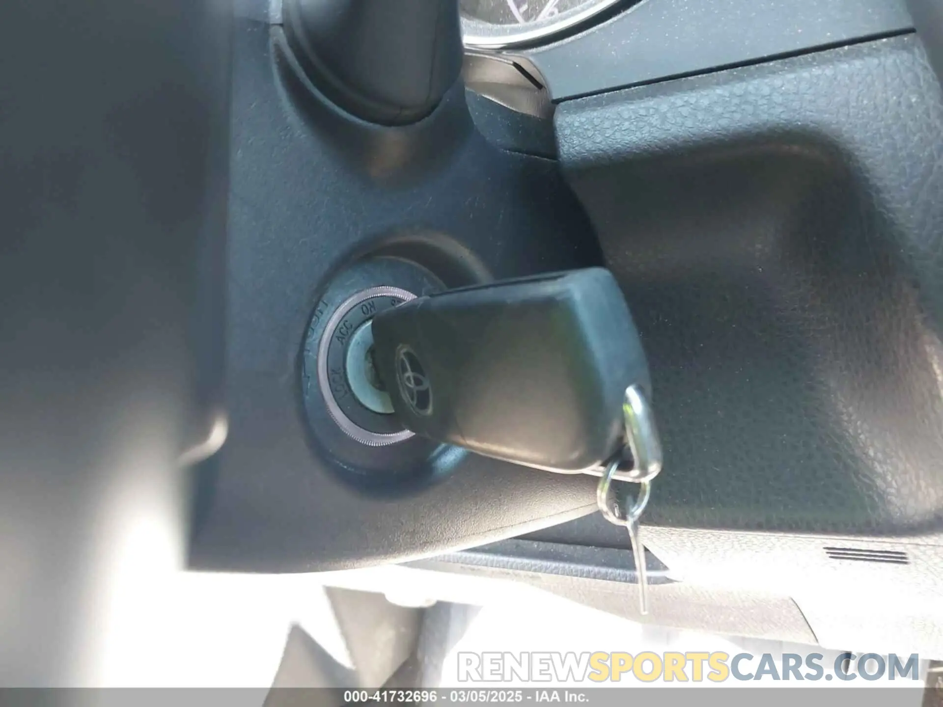 11 Photograph of a damaged car 4T1G11AKXLU870848 TOYOTA CAMRY 2020