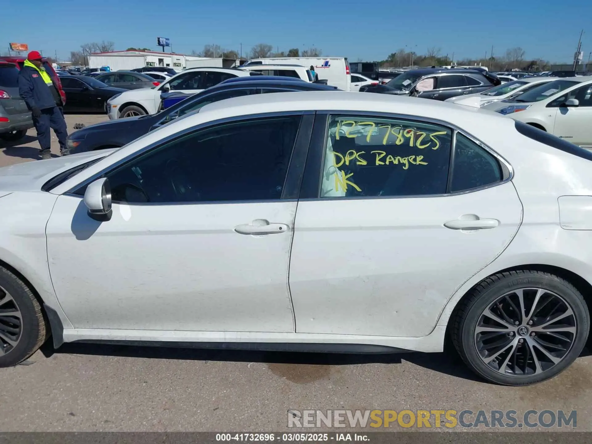 14 Photograph of a damaged car 4T1G11AKXLU870848 TOYOTA CAMRY 2020