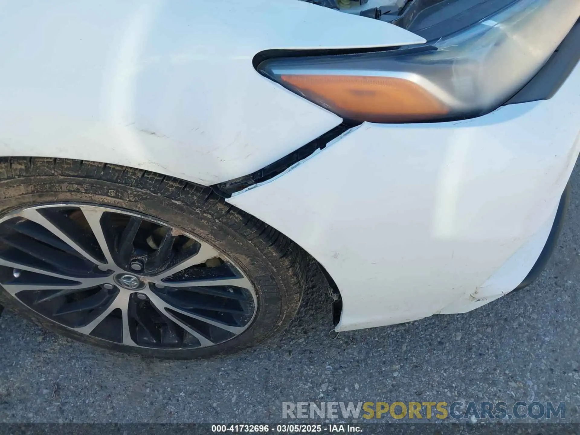 18 Photograph of a damaged car 4T1G11AKXLU870848 TOYOTA CAMRY 2020