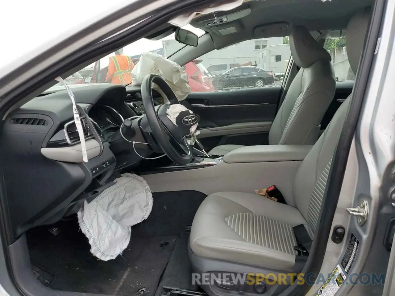 7 Photograph of a damaged car 4T1G11AKXLU877797 TOYOTA CAMRY 2020