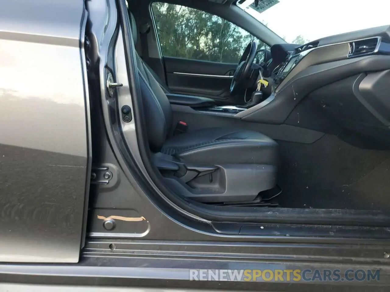 12 Photograph of a damaged car 4T1G11AKXLU884426 TOYOTA CAMRY 2020